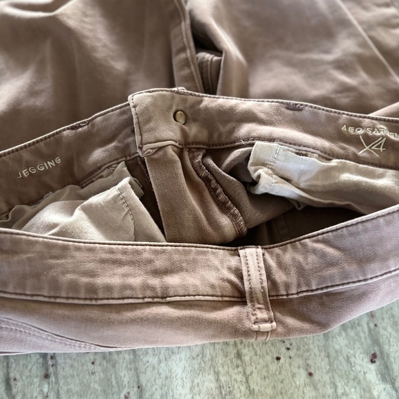 American Eagle Womens Pink Super Stretch Jegging with Distressed Bottom, Size 8 - Picture 4 of 7